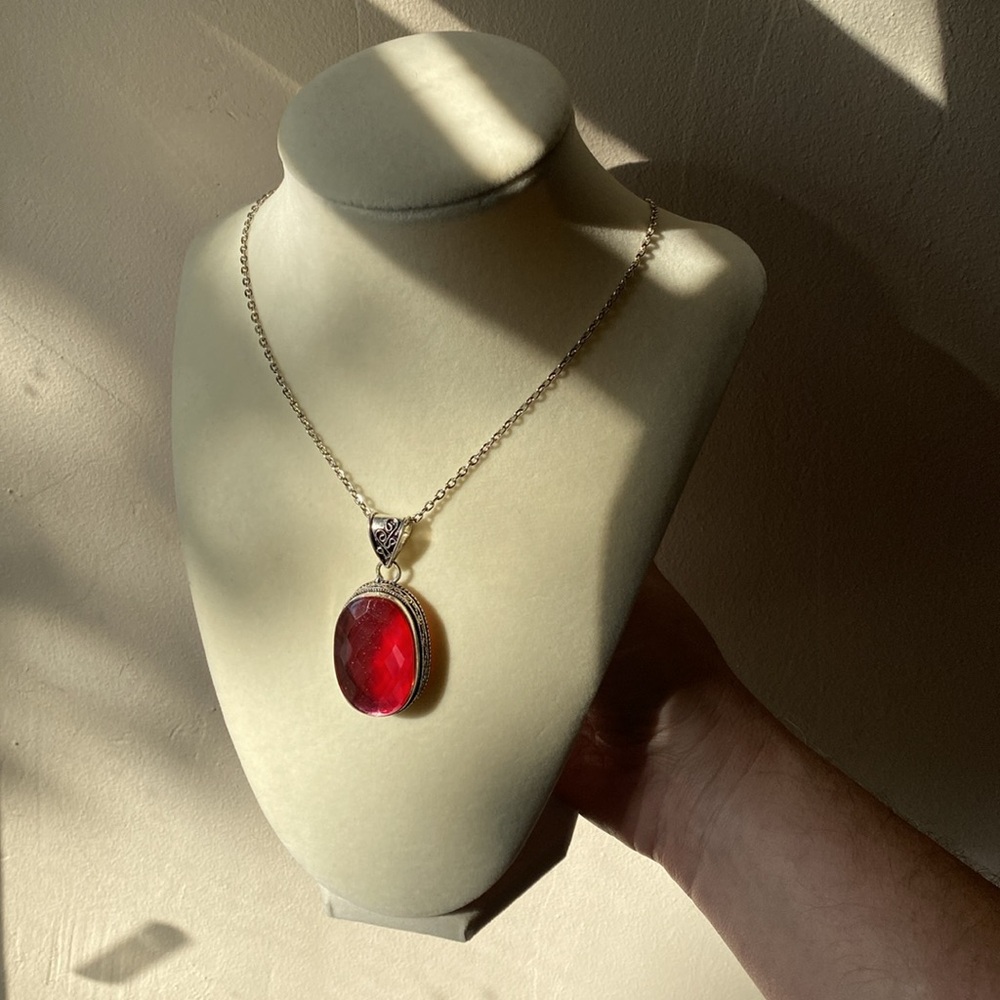 Sterling silver 925 pendant with silver tone chain